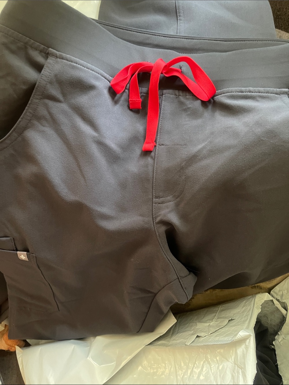 Figs Kade Cargo Scrub Pants in Charcoal with Red Drawstring Size L/Tall - Picture 2 of 7